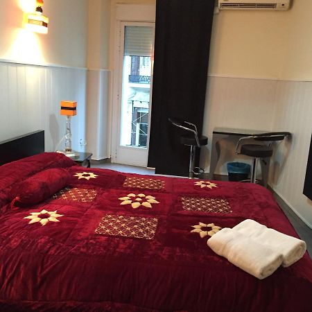 Hostal Oxum Madrid Exterior photo