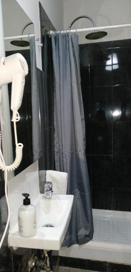 Hostal Oxum Madrid Exterior photo
