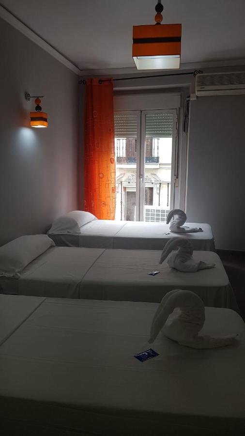 Hostal Oxum Madrid Exterior photo