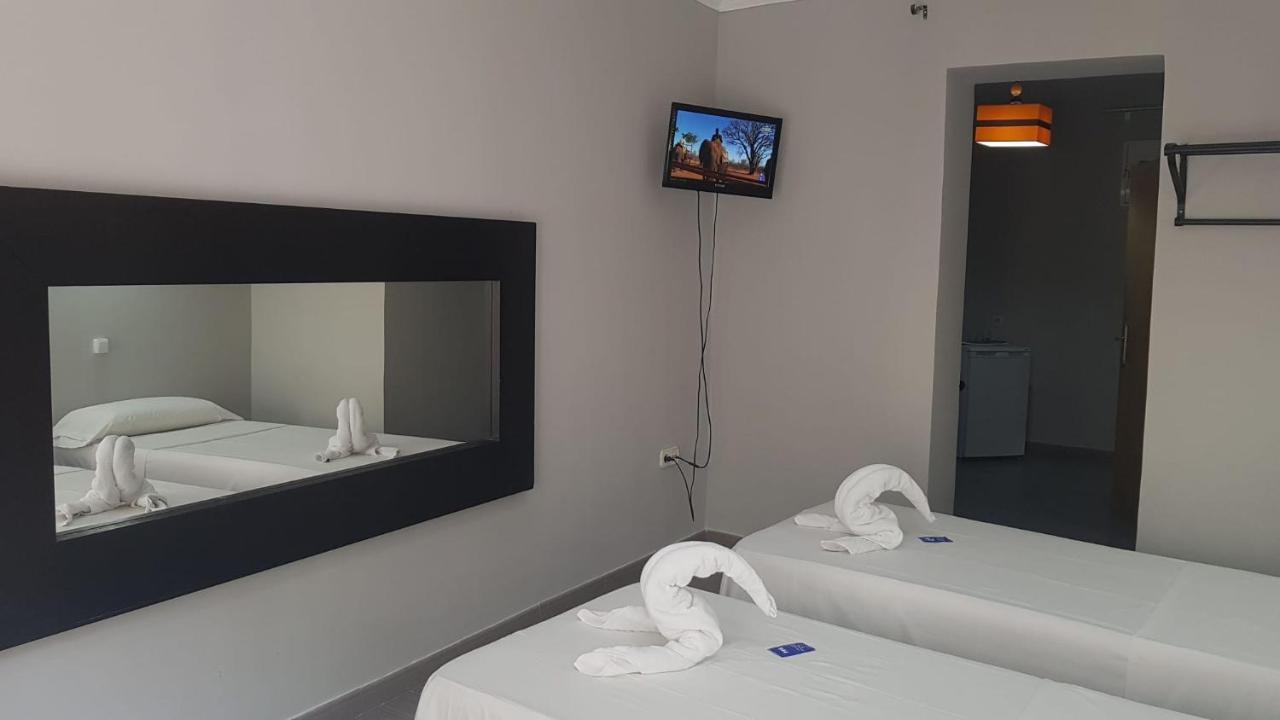 Hostal Oxum Madrid Exterior photo