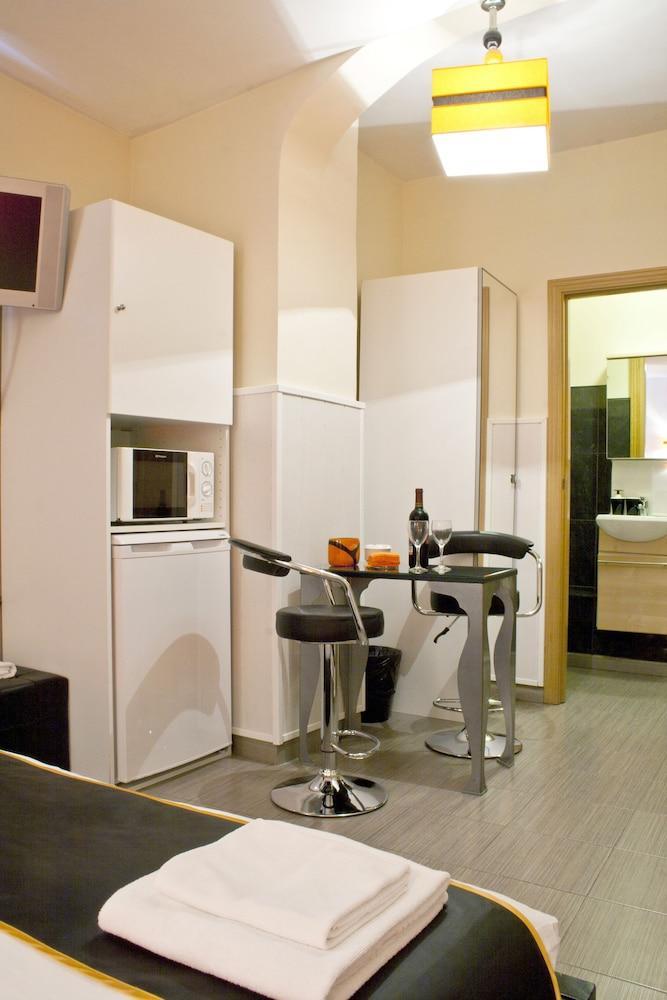 Hostal Oxum Madrid Exterior photo
